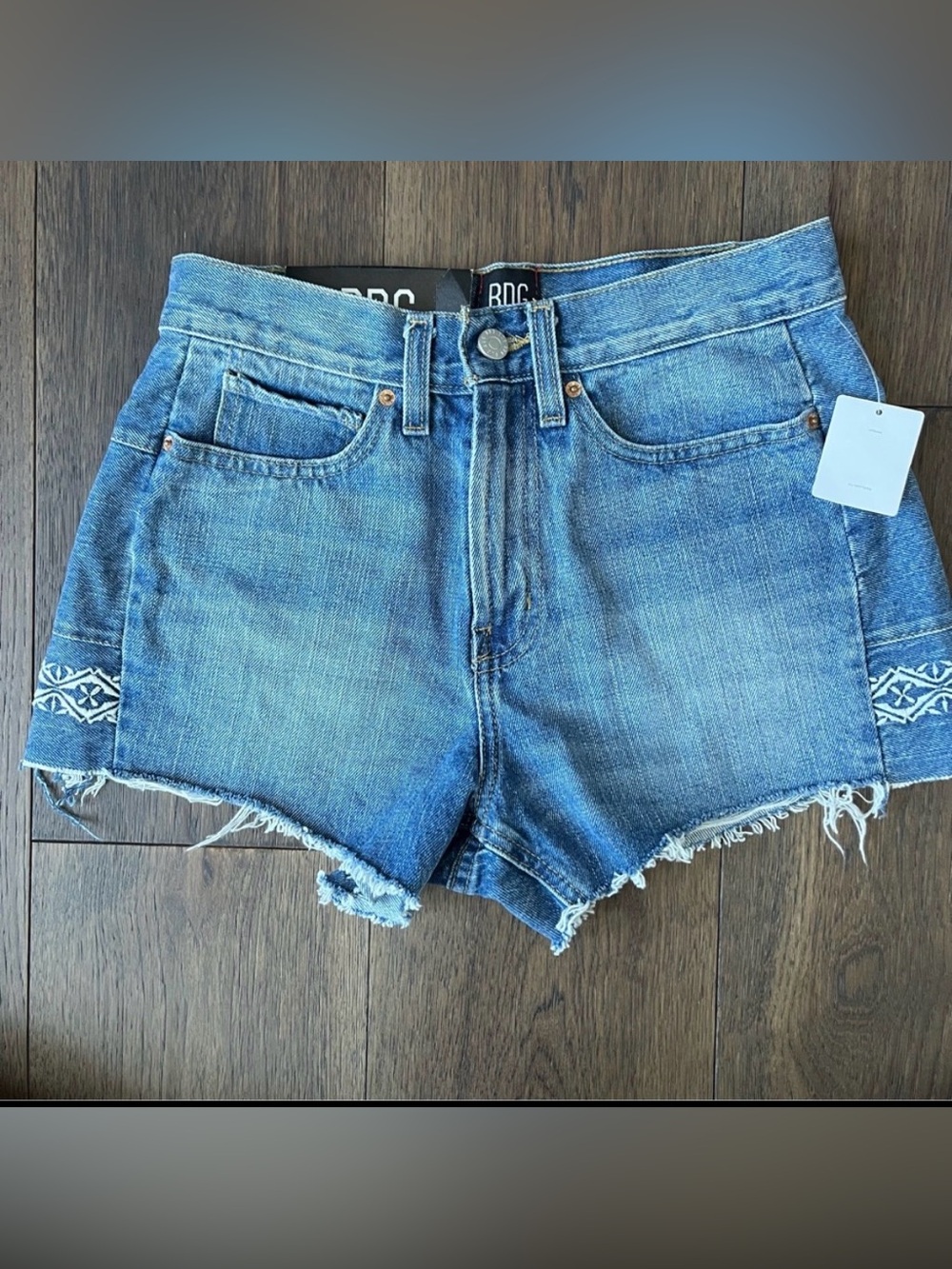 NWT. BDG Urban Outfitters girlfriend high rise Jean shorts, embroidered boho